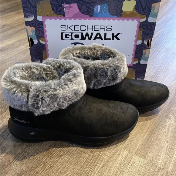 New! Skechers GoWalk Boots - Picture 2 of 6